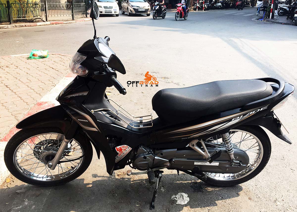 Honda Blade semi-automatic 110cc for rent in Hanoi.