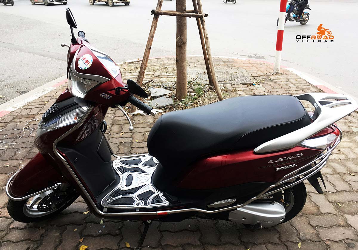 Honda fully-automatic Lead 125cc 2014 model Motorbike Rental in Hanoi, Vietnam
